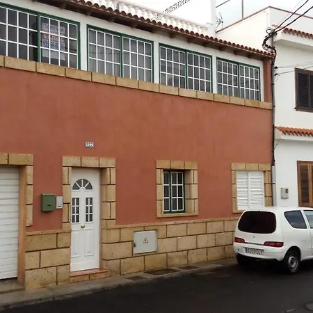 Holiday Home Calle Los Menceyes Tatil Evi *
